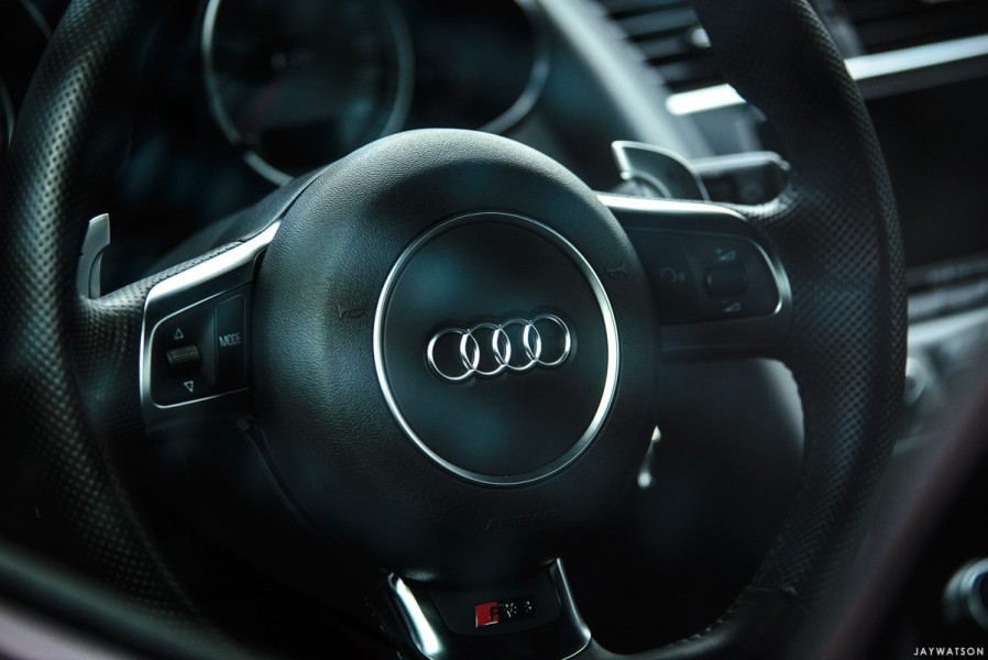 R8 steering wheel | Audi sportscar experience